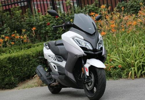 新爆料摩托车视频,摩托车极限挑战背后的惊险瞬间